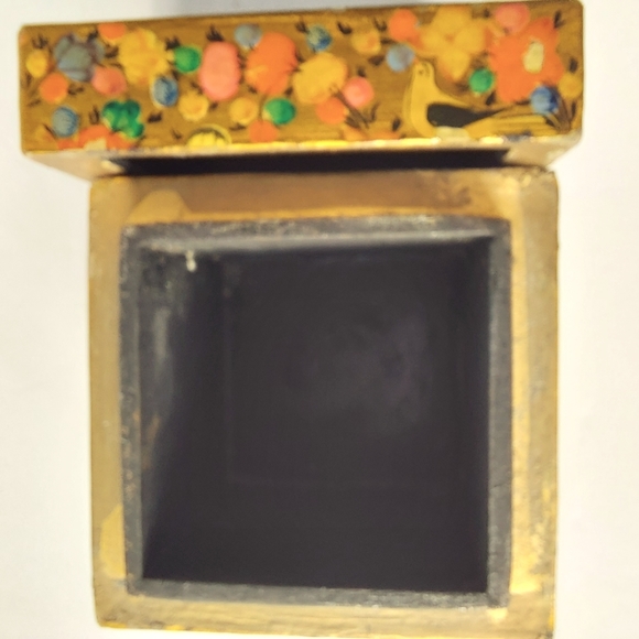 Kashmir Hand Painted Laquer Paper Mache Trinket Box Made in India - Picture 4 of 11